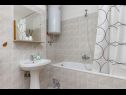 Apartments Jurica - 300 m from sea: A1 Lea(2+1), A2 Roko(2+1) Split - Riviera Split  - bathroom with toilet