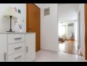 Apartments Jurica - 300 m from sea: A1 Lea(2+1), A2 Roko(2+1) Split - Riviera Split  - hallway