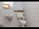 Apartments Jurica - 300 m from sea: A1 Lea(2+1), A2 Roko(2+1) Split - Riviera Split  - toilet