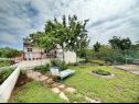 Holiday home Jasna - big garden: H(4+2) Srijane - Riviera Split  - Croatia - courtyard