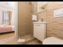 Apartments Ivica - 100m from the sea A1(2+2), A2(2+2), A3(2+2), A4(2+2), A5(3+2) Drvenik Veli (Island Drvenik Veli) - Riviera Trogir  - Apartment - A1(2+2): bathroom with toilet