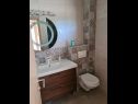 Apartments Ivica - 100m from the sea A1(2+2), A2(2+2), A3(2+2), A4(2+2), A5(3+2) Drvenik Veli (Island Drvenik Veli) - Riviera Trogir  - Apartment - A5(3+2): bathroom with toilet