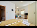 Apartments Mare - 30 m from pebble beach: SA1(2), SA2(2), A3(4), A4(4), A5(8) Seget Vranjica - Riviera Trogir  - Studio apartment - SA1(2): interior