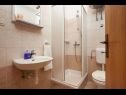 Apartments Mare - 30 m from pebble beach: SA1(2), SA2(2), A3(4), A4(4), A5(8) Seget Vranjica - Riviera Trogir  - Studio apartment - SA2(2): bathroom with toilet