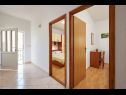 Apartments Mare - 30 m from pebble beach: SA1(2), SA2(2), A3(4), A4(4), A5(8) Seget Vranjica - Riviera Trogir  - Apartment - A3(4): hallway