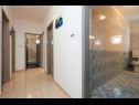 Apartments Mare - 30 m from pebble beach: SA1(2), SA2(2), A3(4), A4(4), A5(8) Seget Vranjica - Riviera Trogir  - Apartment - A5(8): hallway