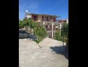 Apartments Ante - 50 M from the sea : A1(5), A2(8) Seget Vranjica - Riviera Trogir  - courtyard