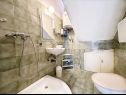 Apartments Kaza - 50m from the beach with parking: A1(2), A2(2), A3(6) Trogir - Riviera Trogir  - Apartment - A3(6): bathroom with toilet