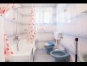 Apartments Tomi - with large terrace (60m2): A1(4) Trogir - Riviera Trogir  - Apartment - A1(4): bathroom with toilet