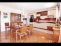 Apartments Tomi - with large terrace (60m2): A1(4) Trogir - Riviera Trogir  - Apartment - A1(4): kitchen and dining room