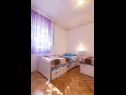 Apartments Petar - great location close to the sea: A1 Donji (4+2), A2 Gornji (4+2) Trogir - Riviera Trogir  - Apartment - A1 Donji (4+2): bedroom