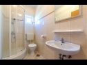 Apartments Mare - comfortable apartment : A1(5), A2(5) Trogir - Riviera Trogir  - Apartment - A1(5): bathroom with toilet