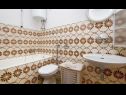 Apartments Bepoto - family apartment with terrace A1(4+1) Trogir - Riviera Trogir  - Apartment - A1(4+1): bathroom with toilet