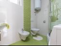 Holiday home More - garden shower: H(10+2) Vinisce - Riviera Trogir  - Croatia - H(10+2): bathroom with toilet