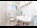 Apartments A1(2+2), A2(2+1) Vinisce - Riviera Trogir  - Apartment - A1(2+2): bathroom with toilet