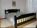 Apartments Ljubi - 20 m from beach: A1(4+1), A2 Crveni(2+2), A3 Zeleni(2+2) Vinisce - Riviera Trogir  - Apartment - A1(4+1): bedroom
