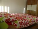 Apartments Ljubi - 20 m from beach: A1(4+1), A2 Crveni(2+2), A3 Zeleni(2+2) Vinisce - Riviera Trogir  - Apartment - A2 Crveni(2+2): bedroom