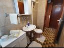 Apartments Srđan - 10 m from the beach : A1(4), A2(2+1), A3(4+1) Vinisce - Riviera Trogir  - Apartment - A2(2+1): bathroom with toilet