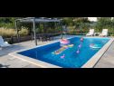 Apartments Marino - with parking : A1(4+2), A2(4+2) Vinisce - Riviera Trogir  - swimming pool