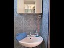 Apartments Sor - on the beach: SA1(2+1), A1(4+1), A2(2+2), A3(2+2) Bibinje - Zadar riviera  - Apartment - A1(4+1): bathroom with toilet