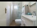 Apartments Sandra - 150 meters from the beach A1 (6+2), A2 (3+2), A3 (2+2) Crna Punta - Zadar riviera  - Apartment - A1 (6+2): bathroom with toilet