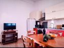 Apartments Vesna - with pool A1(4+2), A2(2+2) Nin - Zadar riviera  - Apartment - A2(2+2): kitchen and dining room