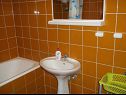 Apartments Duskica - close to the sea: A1(4+1) Petrcane - Zadar riviera  - Apartment - A1(4+1): bathroom with toilet