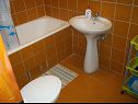 Apartments Duskica - close to the sea: A1(4+1) Petrcane - Zadar riviera  - Apartment - A1(4+1): bathroom with toilet