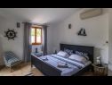 Apartments Kike - 60 meters from the beach: A1(4+1), A2(4+1), A3(4+1), SA1(2) Petrcane - Zadar riviera  - Studio apartment - SA1(2): bedroom