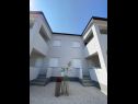 Apartments Juli - modern: A1(2+2) Vir - Zadar riviera  - courtyard