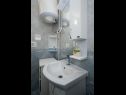 Apartments Gavro - 20 m from the sea: A1(4), A2 (2+2) Vir - Zadar riviera  - Apartment - A1(4): bathroom