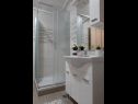 Apartments Sime - sea view: A1(4+1) Vrsi - Zadar riviera  - Apartment - A1(4+1): bathroom with toilet