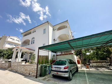Apartments Mari - 150 m from sea: A1(2+1), A2(2+1), A3(2+1), A4(2+1) Okrug Gornji - Island Ciovo 
