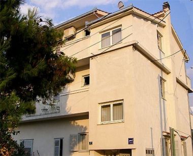 Apartments Stipan - 80 m from sea : A1(2), A2(2+2) Slatine - Island Ciovo 