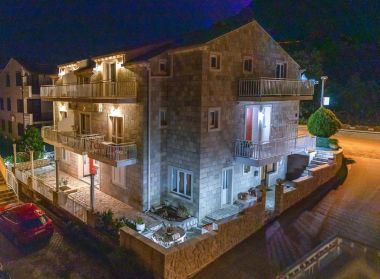 Apartments Pavo - comfortable with parking space: A1(2+3), SA2(2+1), A3(2+2), SA4(2+1), A6(2+3) Cavtat - Riviera Dubrovnik 