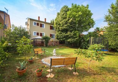 Apartments Ljilja - nice garden: A1(4) Fazana - Istria 