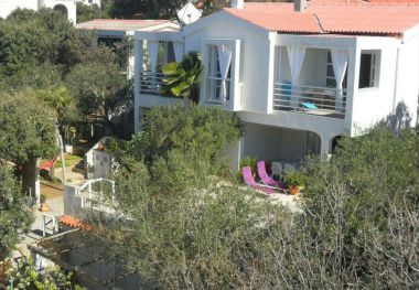 Apartments Bari - 140 m from beach: A1(4+1), A2(4), A3(2+2) Mandre - Island Pag 