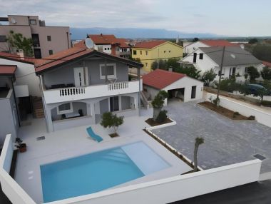 Apartments Vesna - with pool A1(4+2), A2(2+2) Nin - Zadar riviera 