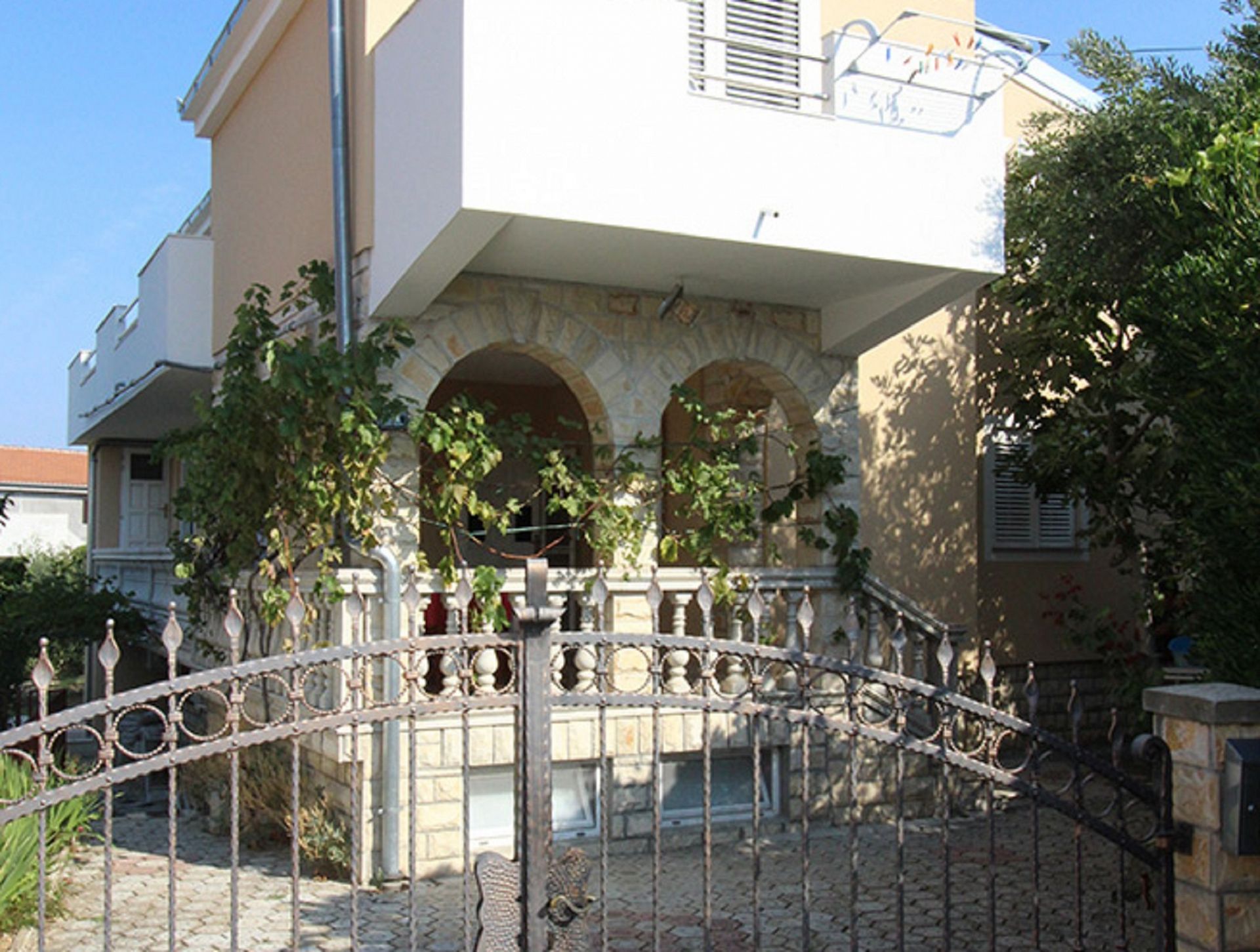 Apartments Anna - great location & family friendly: A1(4), A3(4) Pirovac - Riviera Sibenik 