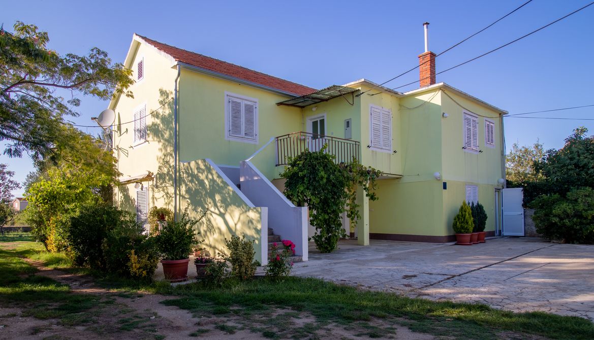 Apartments Mir - family apartments with garden terrace A1(4), A2(2) Zaton (Zadar) - Zadar riviera 