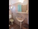 Apartments Nebo - 80 m from beach: A1 Zeleni (2), A2 Plavi (3), A3 Ljubicasti (4) Pakostane - Riviera Biograd  - Apartment - A1 Zeleni (2): bathroom with toilet