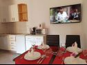 Apartments Ivano - 20 m from Sea: A1(6), A2(2+1), A3(2+1), A4(2), A5(2) Cove Osibova (Milna) - Island Brac  - Croatia - Apartment - A2(2+1): kitchen and dining room