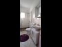 Apartments Ivano - 20 m from Sea: A1(6), A2(2+1), A3(2+1), A4(2), A5(2) Cove Osibova (Milna) - Island Brac  - Croatia - Apartment - A4(2): bathroom with toilet