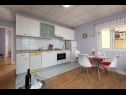 Apartments Rajna - 100 m from sea: A1 Crveni(2+2), A2 Veliki(4+2), A3 Crni(2+2), A4(6+2) Sumartin - Island Brac  - Apartment - A1 Crveni(2+2): kitchen and dining room