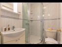 Apartments Rajna - 100 m from sea: A1 Crveni(2+2), A2 Veliki(4+2), A3 Crni(2+2), A4(6+2) Sumartin - Island Brac  - Apartment - A2 Veliki(4+2): bathroom with toilet