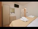 Apartments Natali - 5 M from the beach : A6(4+1) Okrug Gornji - Island Ciovo  - Apartment - A6(4+1): bedroom