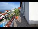Apartments Mihovilovic - 50 m from beach: A1(4), A2(6+1), A3(4+2), A4(2+1) Slatine - Island Ciovo  - Apartment - A3(4+2): terrace