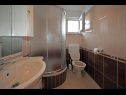 Apartments Mihovilovic - 50 m from beach: A1(4), A2(6+1), A3(4+2), A4(2+1) Slatine - Island Ciovo  - Apartment - A4(2+1): bathroom with toilet