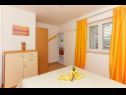 Apartments Mira - comfy with garden : A1 Žuti (2+2), A2 Crveni (2+2) Dubrovnik - Riviera Dubrovnik  - Apartment - A1 Žuti (2+2): bedroom