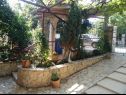 Apartments Mondina - sea view and garden: A1(4), A2(3+1), SA3(2) Banjole - Istria  - courtyard